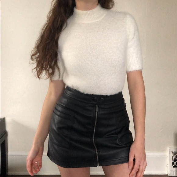 Irresistibly Fuzzy and Soft Sweater! Mock Neck 🥰 - Picture 5 of 7